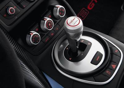 奥迪发布R8 GT Spyder新车型高性能跑车
